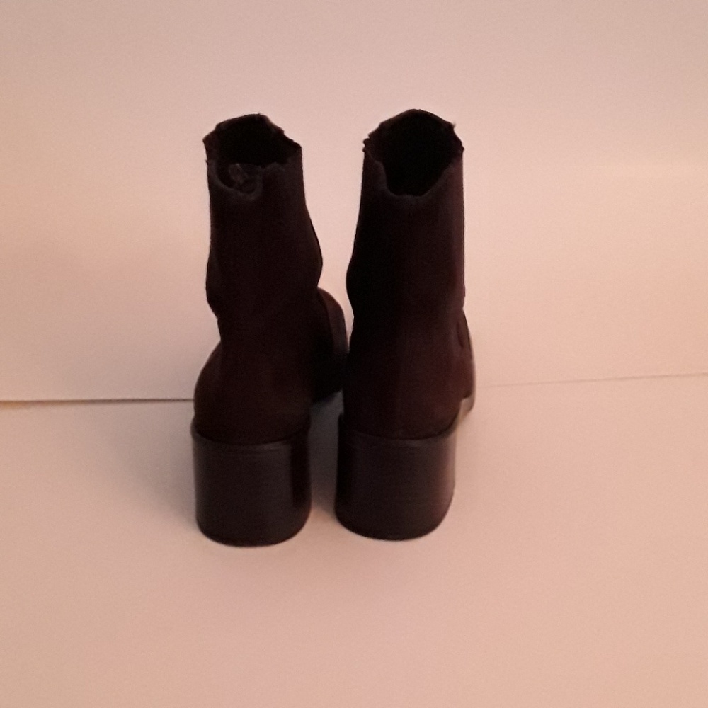 Boots - Picture 2 of 4
